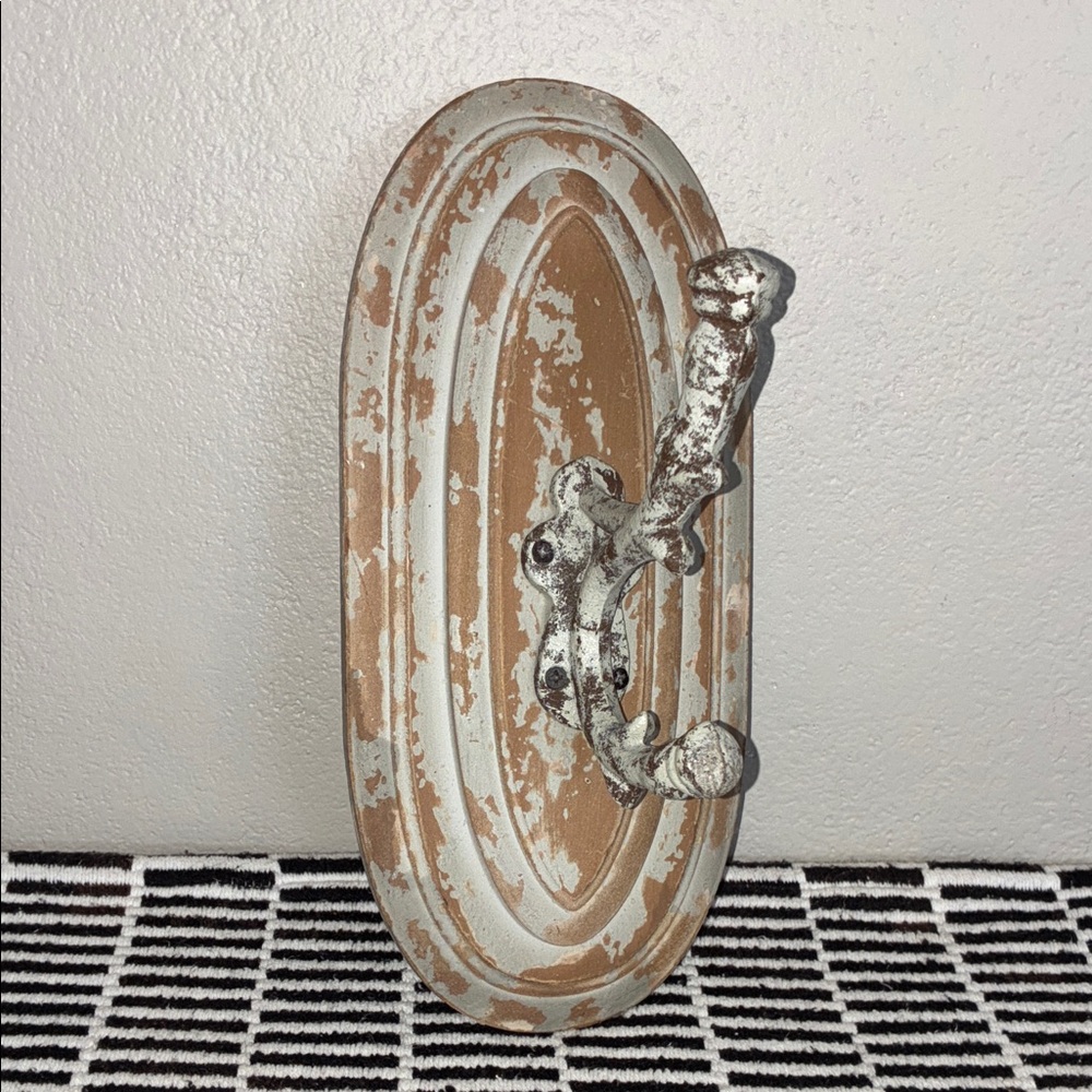 Grannycore Brown and Grey/Cream Distressed Wall Hook